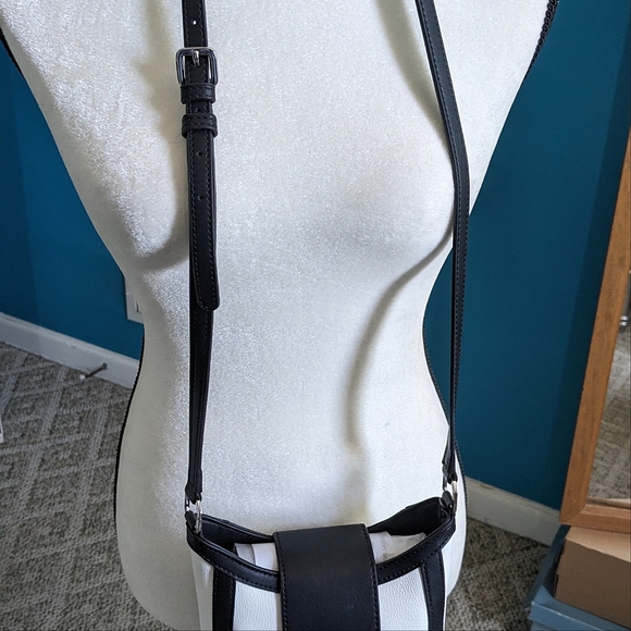 Karl Lagerfeld Accessorize stylishly with this versatile bucket bag crafted from - Picture 8 of 10